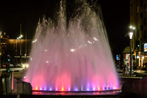 A fountain in the middle of a square